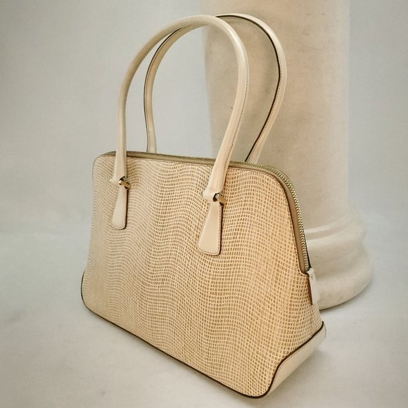 AUTHENTIC Salvatore Ferragamo Gancio Cream Shoulder Bag - Picture 2 of 13